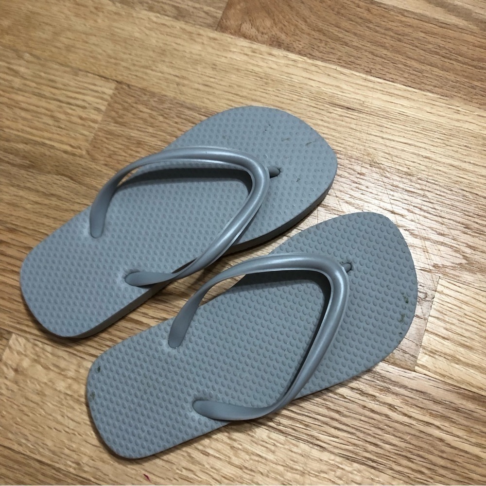 Gray Flip Flop Sandals Sz 9/10 Kids Toddler